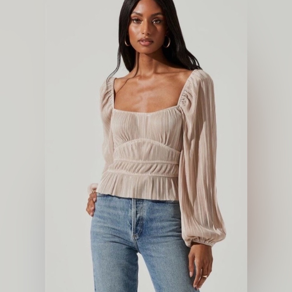 Astr the Label Ziva Plisse Champagne Puff Sleeve with Square Neckline